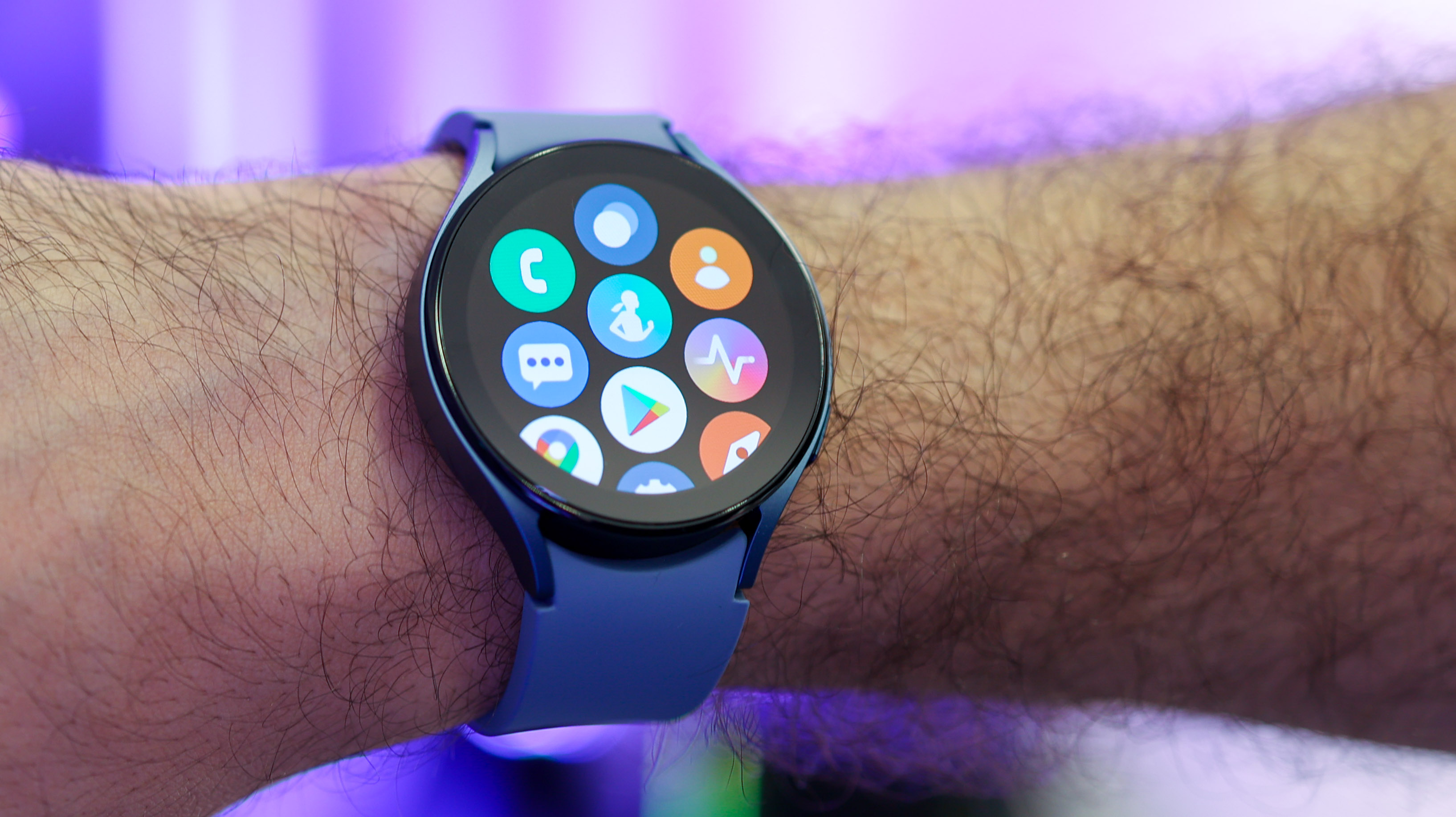 Samsung Galaxy Watch 5 hands on home screen