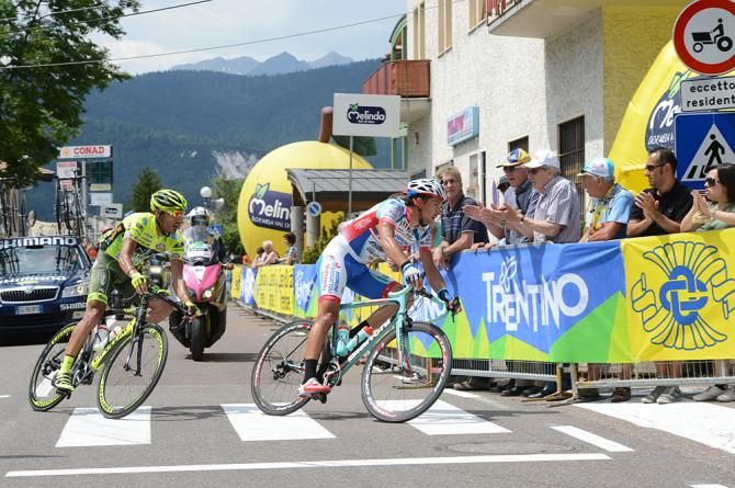 Omar Bertazzo leads Alessandro Proni in the breakaway