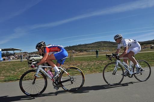 Samantha Hemsley (ACTAS-NTID) leads Jenny McPherson (Prime Estate) into the finish of the elite women 85km Stage 3.