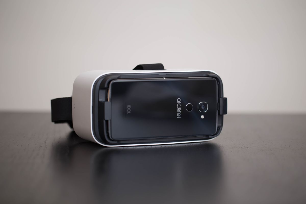 Alcatel Idol 4S Smartphone and VR Headset Pros And Cons