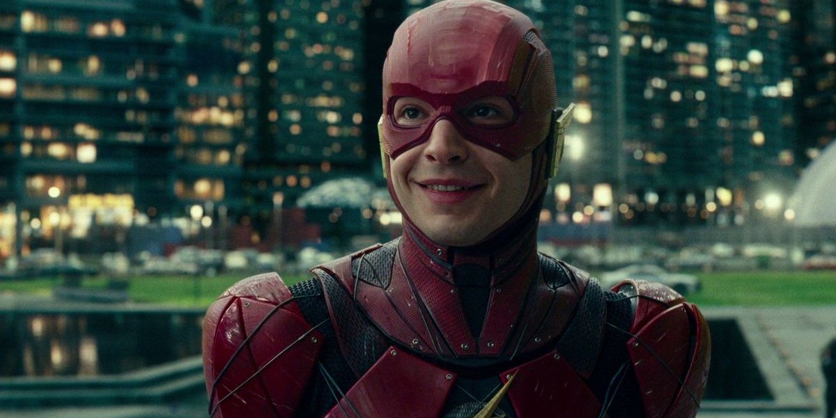 Justice League Ezra Miller&#039;s Flash smiling in costume