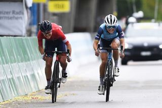 Lizzie Deignan (Trek-Segafredo) sprints against Elise Chabbey (Canyon-SRAM) at the Tour de Suisse Women