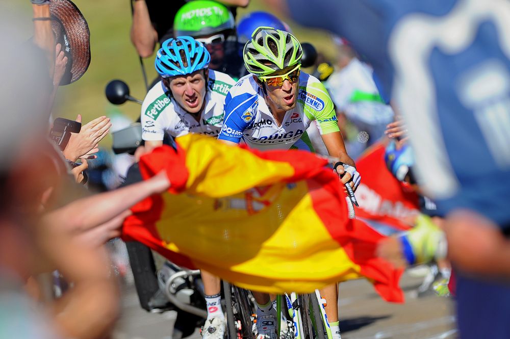 Vincenzo Nibali and Dan Martin climb the Covatilla in the 2011 Vuelta a Espana