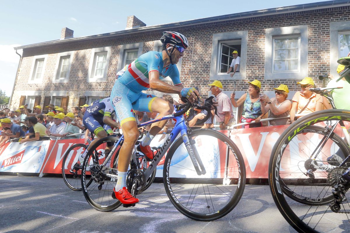 Vincenzo Nibali (Astana) tried to limit his losses on the climb to the finish