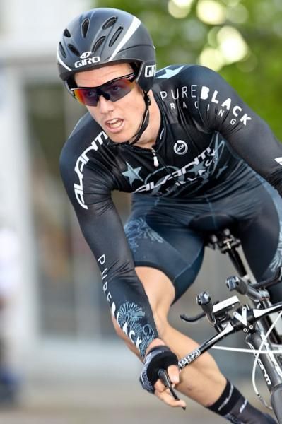 Tim Gudsell (pure Black) leans through one of the tight corners.