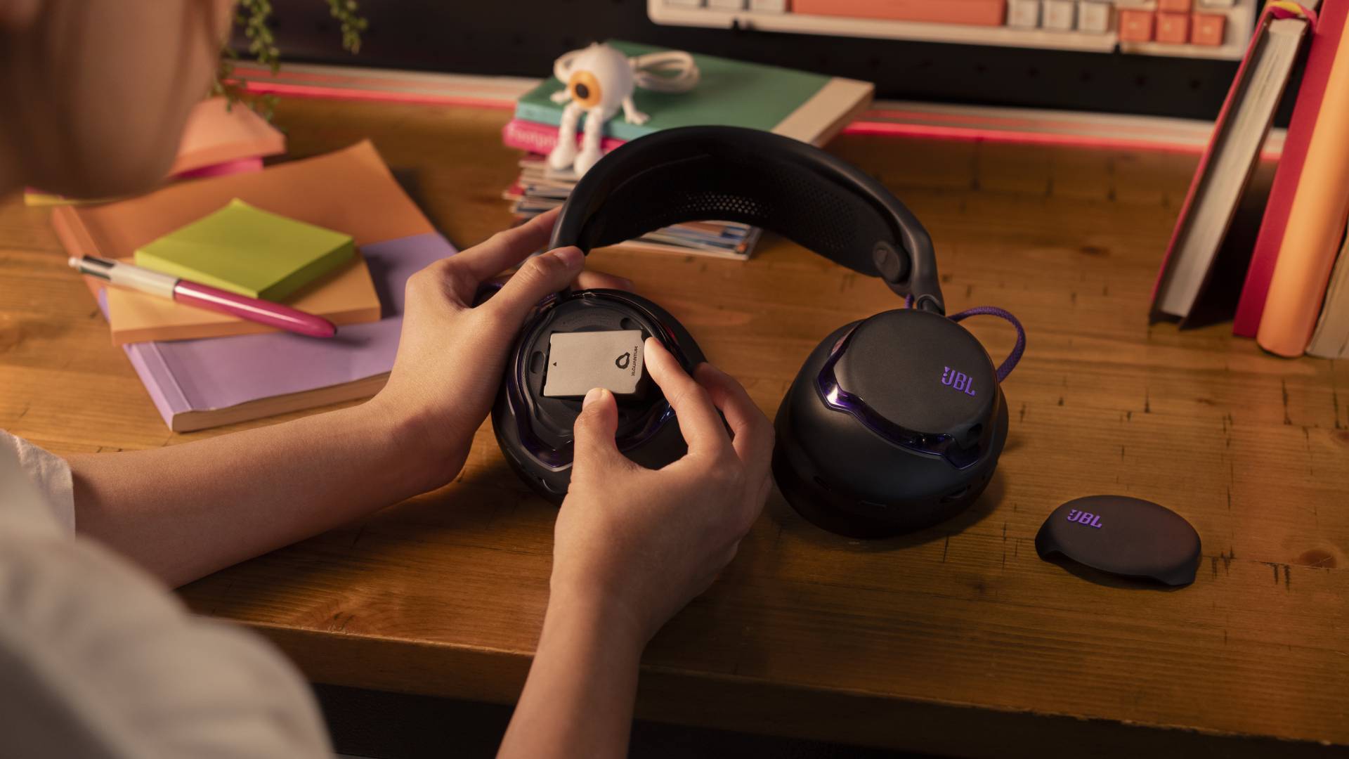 Image of the JBL Quantum 850 gaming headset on a desk.