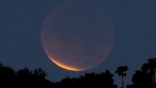 Total lunar eclipse photos from Phoenix, Ariz., by Charles Jones