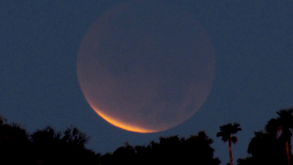 Total lunar eclipse photos from Phoenix, Ariz., by Charles Jones