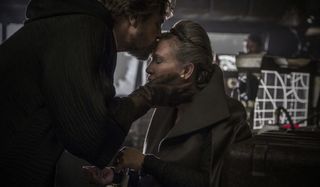 Star Wars: The Last Jedi Luke kisses Leia on the forehead