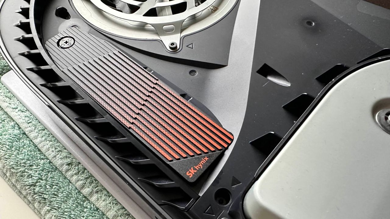SK Hynix Platinum P41 &amp; Haechi inside a PS5's M.2 tray
