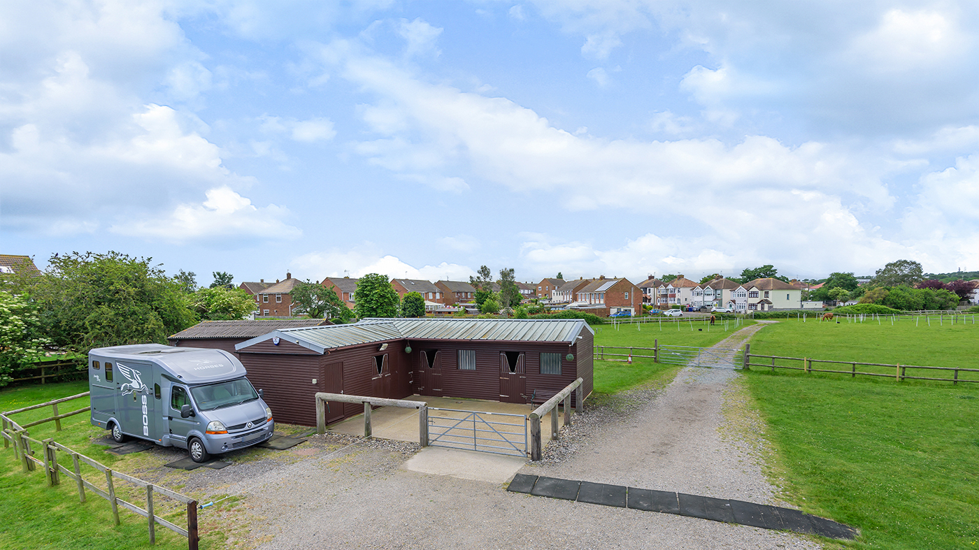 Stable-Yard.jpg