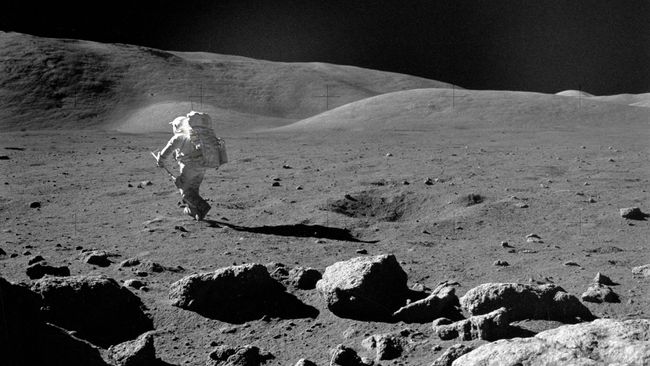 How long would it take to walk around the moon? | Live Science