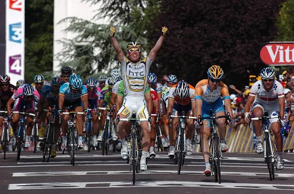 Mark Cavendish (Columbia-HTC) takes his fourth stage of the 2009 Tour on stage 11.