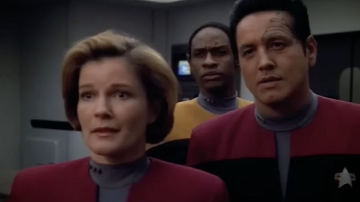 Janeway, Chakotay and Tuvok looking at The Doctor in Star Trek: Voyager