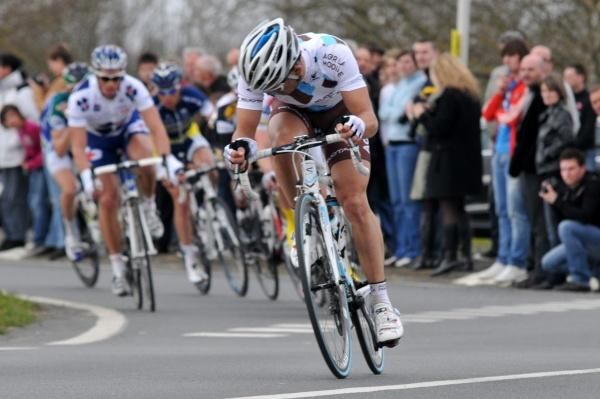 Anthony Ravard (AG2R-La Mondiale) attacks the breakaway.