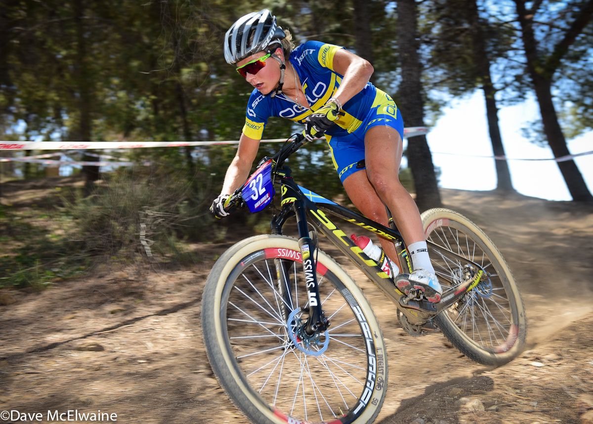 Jenny Rissveds (Scott) with the race lead on lap two