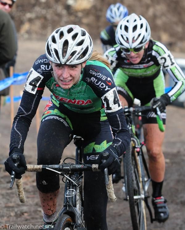 Ashley James (Kenda) leading Kaitlin Antonneau in the U23 race. Both had done the collegiate race earlier in the day.