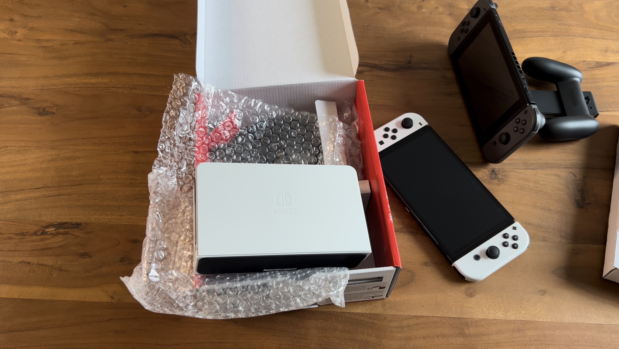 Switch OLED Unboxing