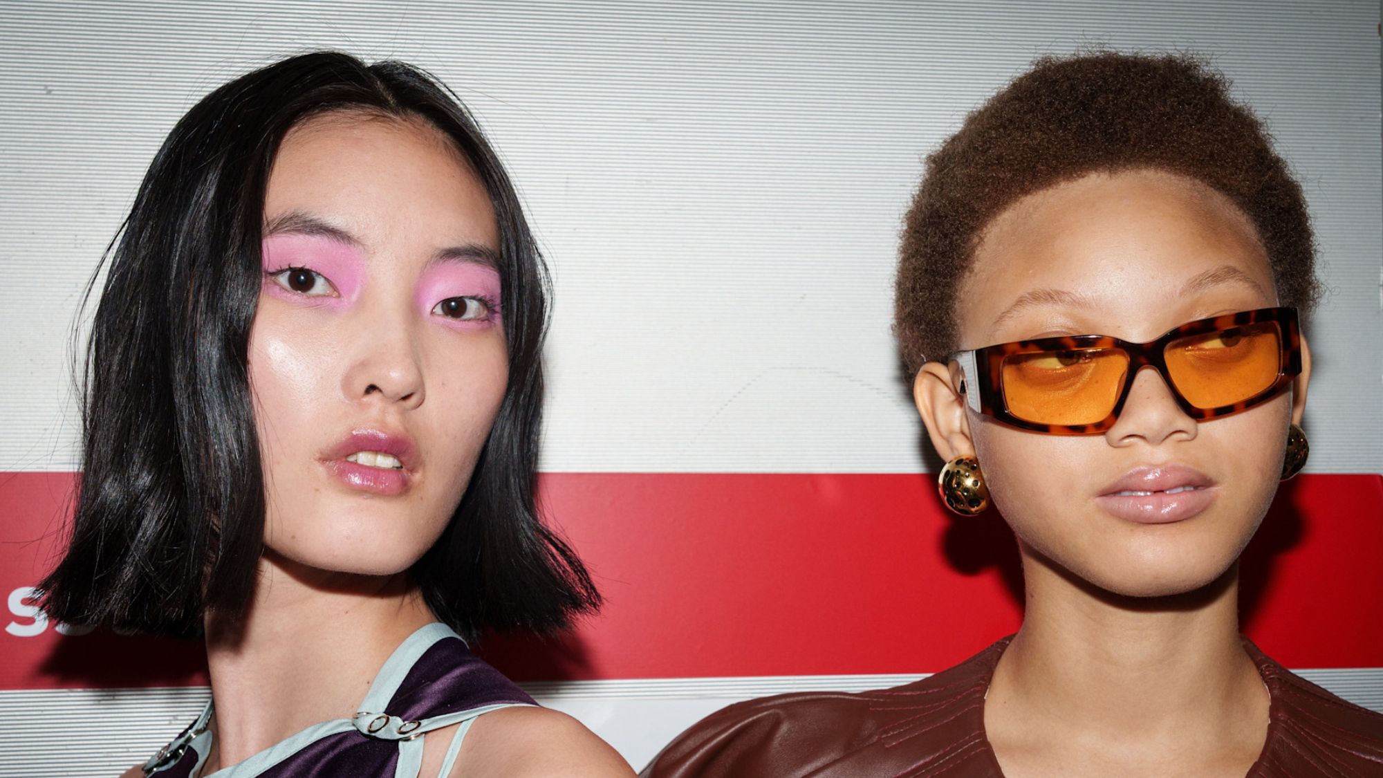 two models from the Zomer fashion show with sleek hair perhaps having used best hair creams