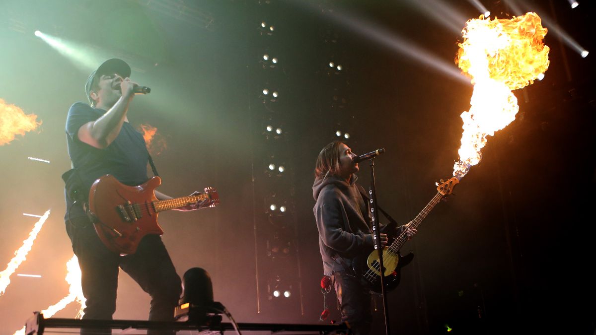 Patrick Stump and Pete Wentz on stage