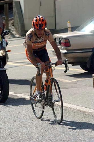 Roberto Laiseka (Euskaltel) is the mountains leader