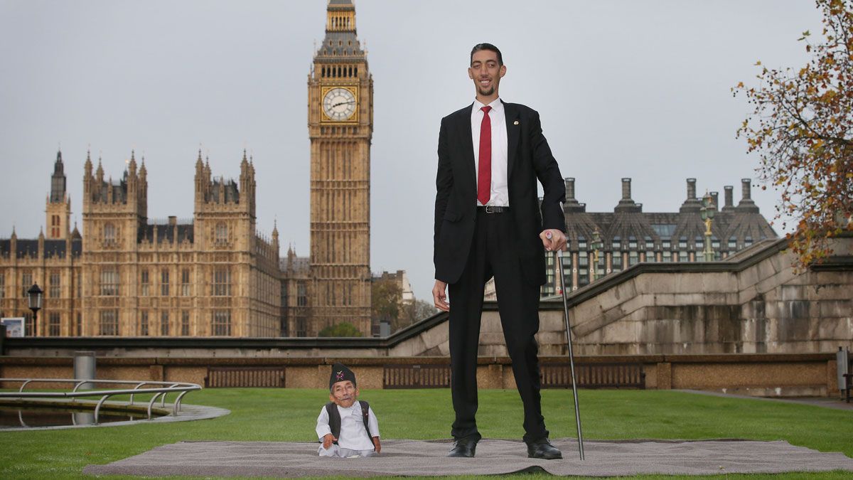 World's tallest and shortest men