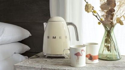 Smeg Retro Electric Kettle - Black