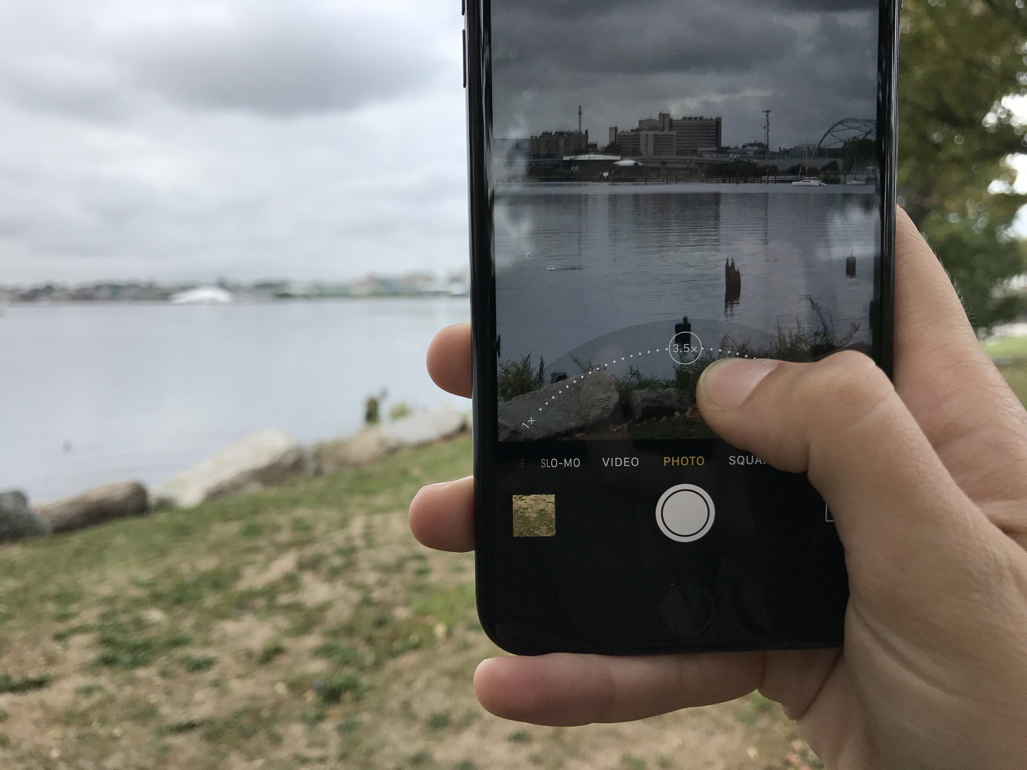 Does iPhone 7 have optical zoom?