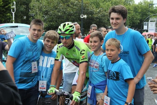 Peter Sagan with fans at the start