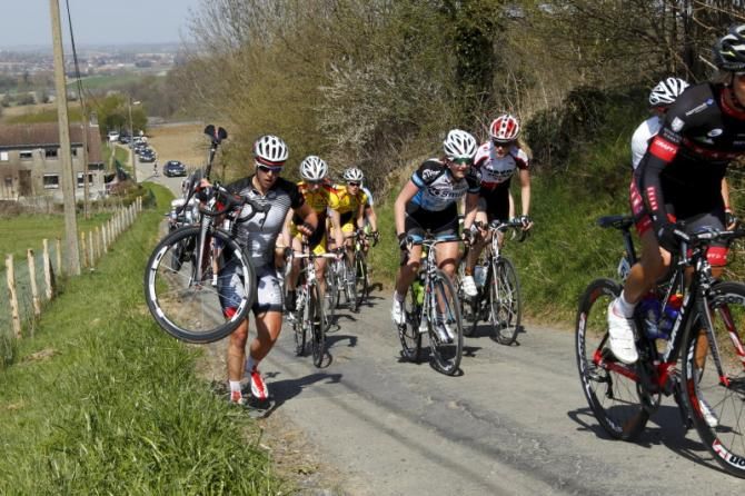 Gillian Carleton (Specialized - lululemon) ran with her bike on the climb after a problem early
