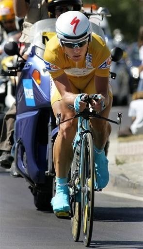 Alexandre Vinokourov (Astana) nears the end