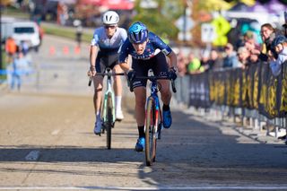 Clara Honsinger wins C1 contest ahead of Isabella Holmgren at the Kings CX Cyclocross competition in Mason, Ohio, USA on October 21, 2023 (Photo By Bill Schieken/CXHAIRS Media)