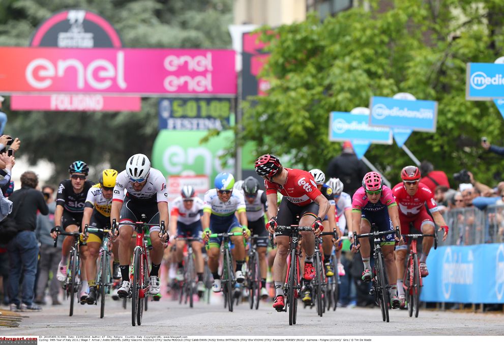 Greipel looks behind to check his winning margin