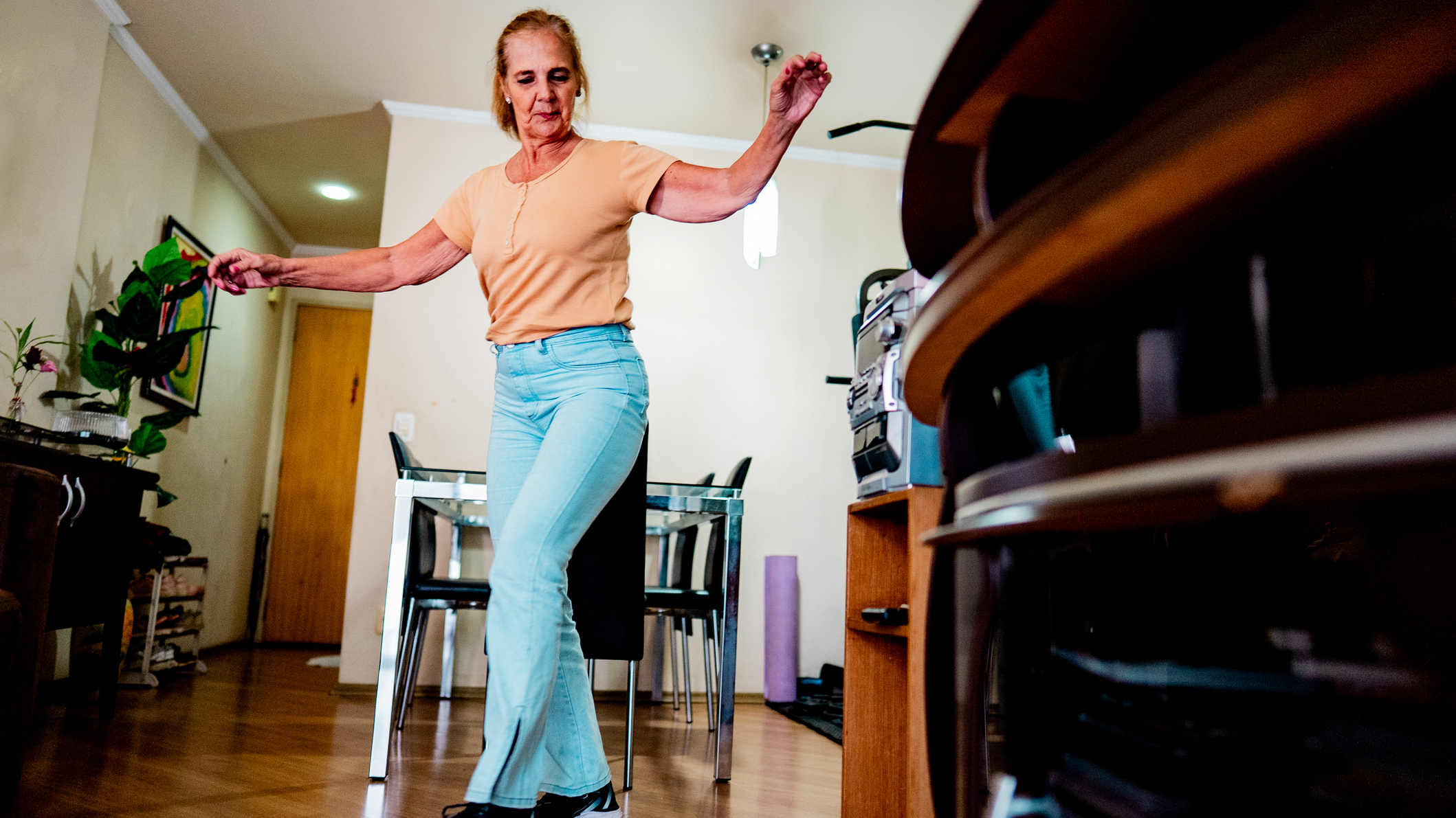 Woman in the tandem stance at home