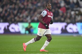 LONDON, ENGLAND - NOVEMBER 09: Michail Antonio of West Ham United in action during the Premier League match between West Ham United FC and Everton FC at London Stadium on November 09, 2024 in London, England. (Photo by Harriet Lander/Getty Images)