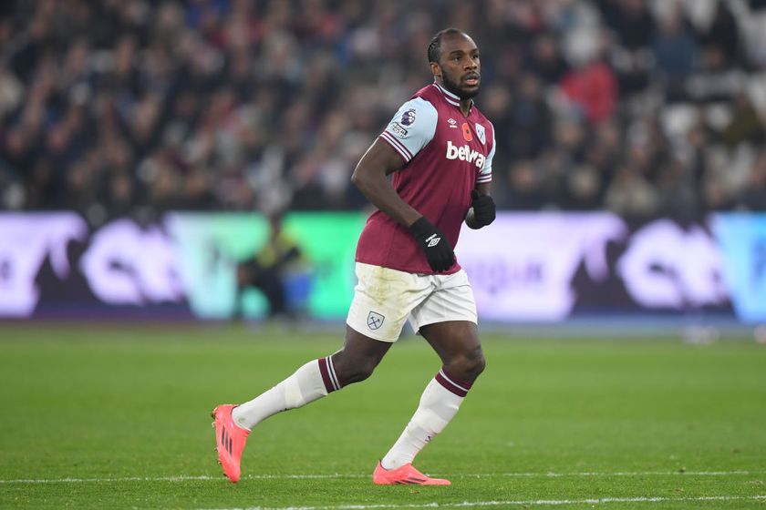 LONDON, ENGLAND - NOVEMBER 09: Michail Antonio of West Ham United in action during the Premier League match between West Ham United FC and Everton FC at London Stadium on November 09, 2024 in London, England. (Photo by Harriet Lander/Getty Images)