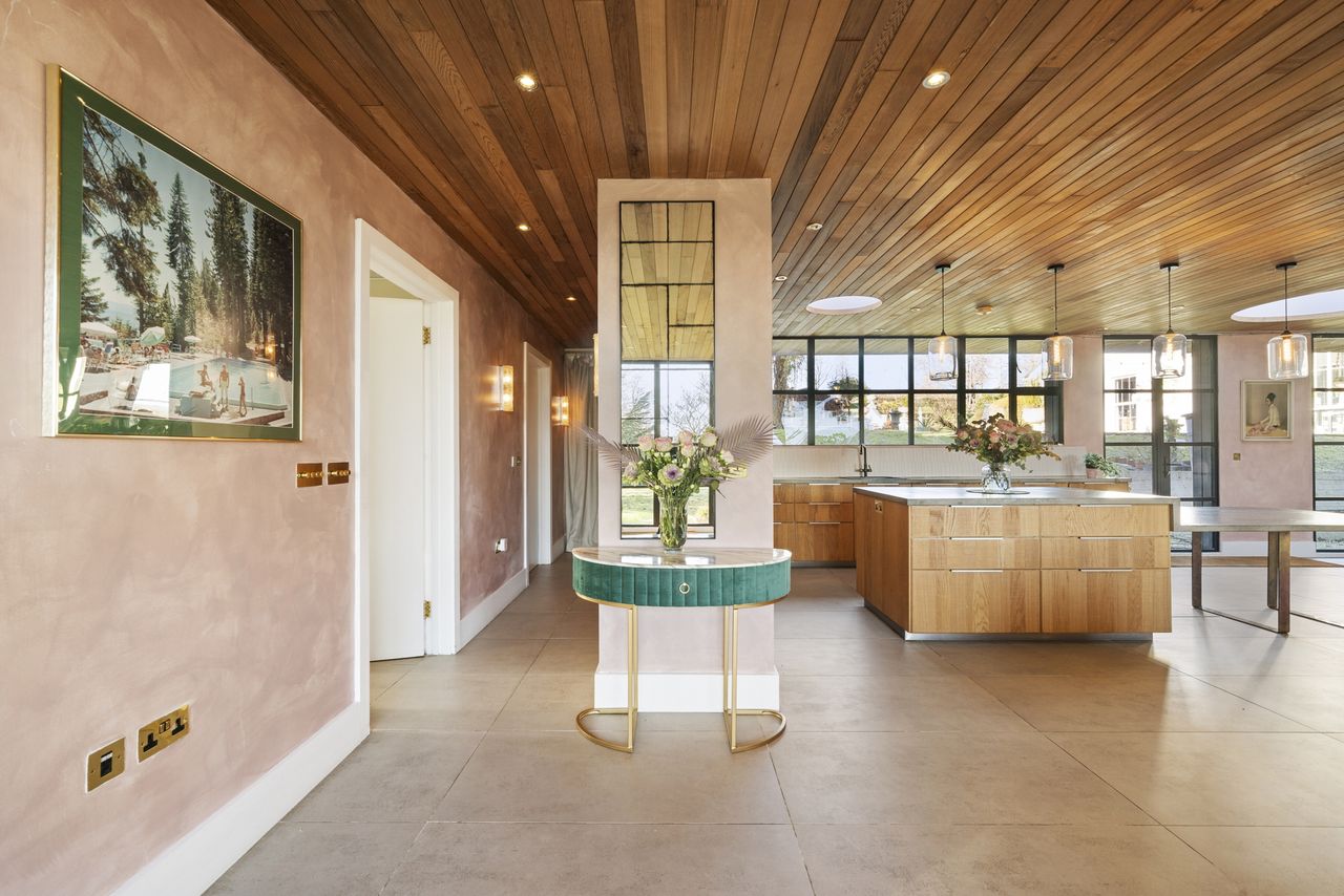 Images of the interiors and exteriors of Broad Oak in East Sussex