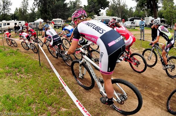 Elite women head out onto lap one of the 20-minute race.