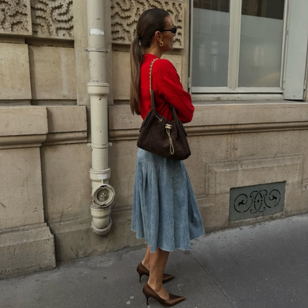 @polliani wearing a pop of red