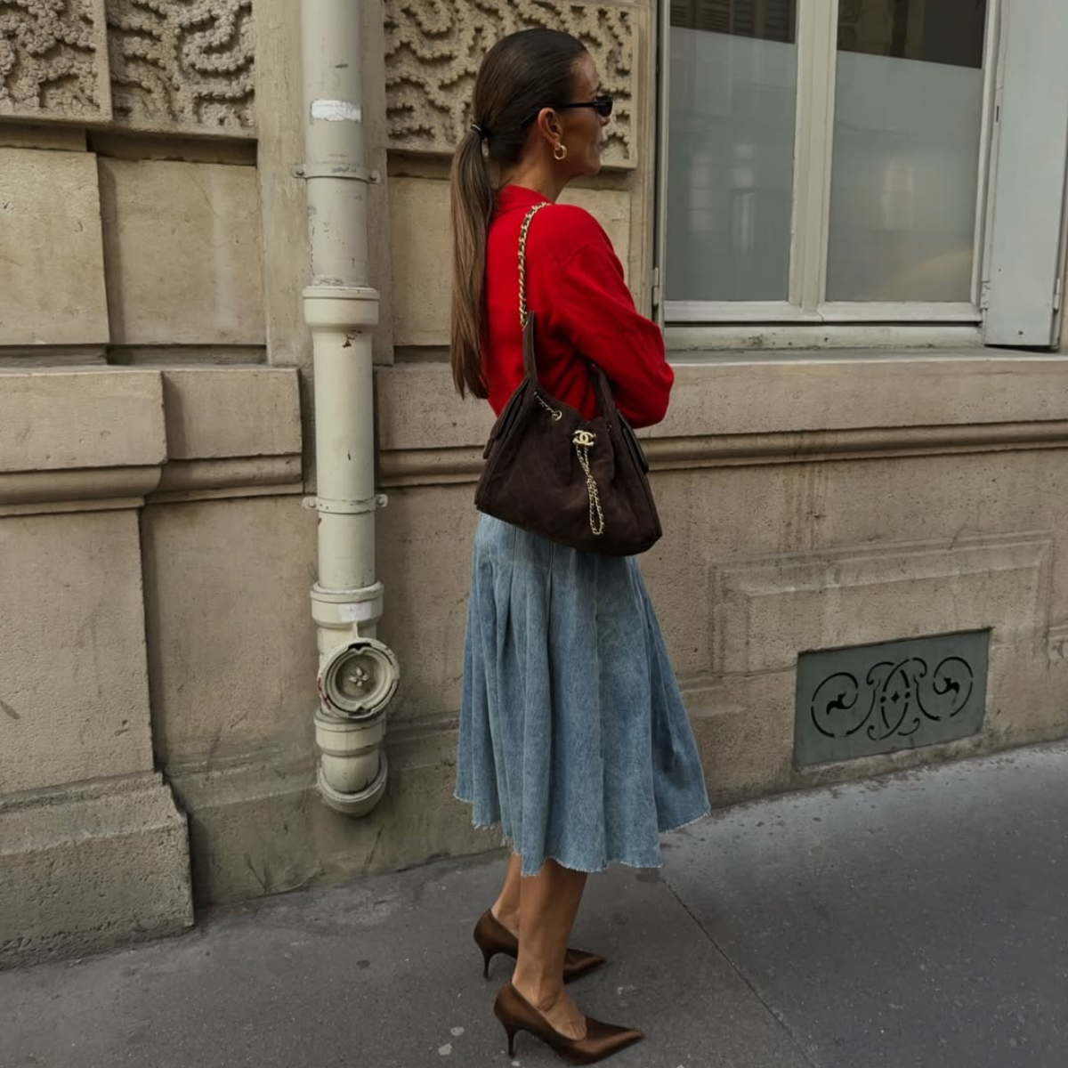 @polliani wearing a pop of red