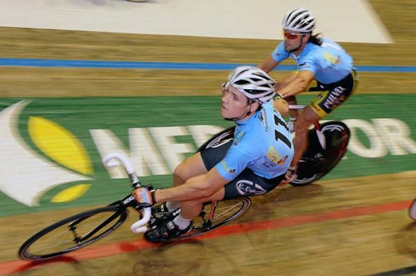Sebastian Donadio is slung into the Madison action at full speed by Jeff Vermeulen.