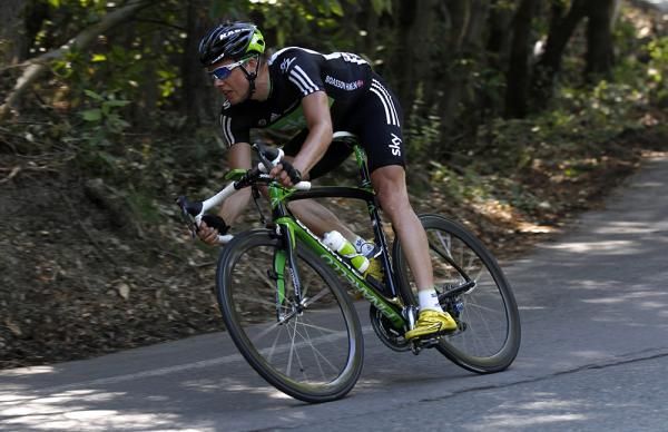 Edvald Boasson Hagen (Sky) plummets to Pinerolo