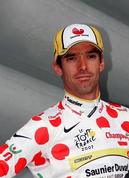 David Millar shows off his KOM jersey