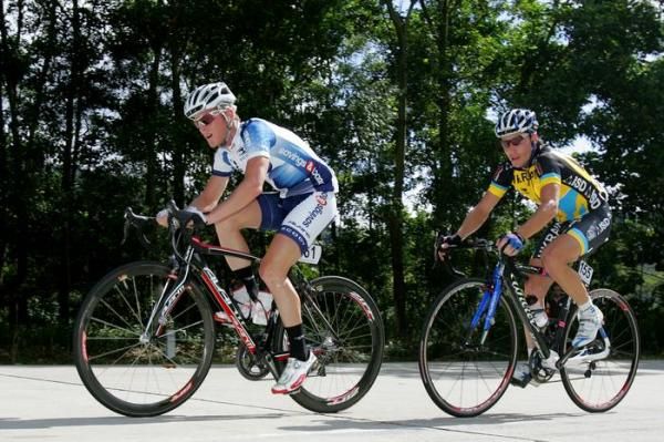 William Dickeson (Savings and Loans) was joined by Volodymyr Zagorodniy (Ukraine) on the climb.