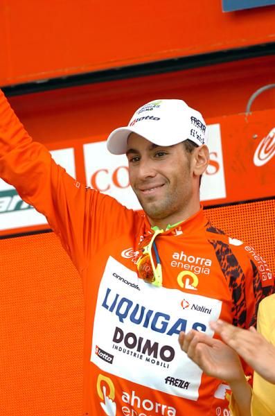 Vincenzo Nibali (Liquigas - Doimo) remains in the leader's jersey and gained precious seconds over second-placed Ezequiel Mosquera.