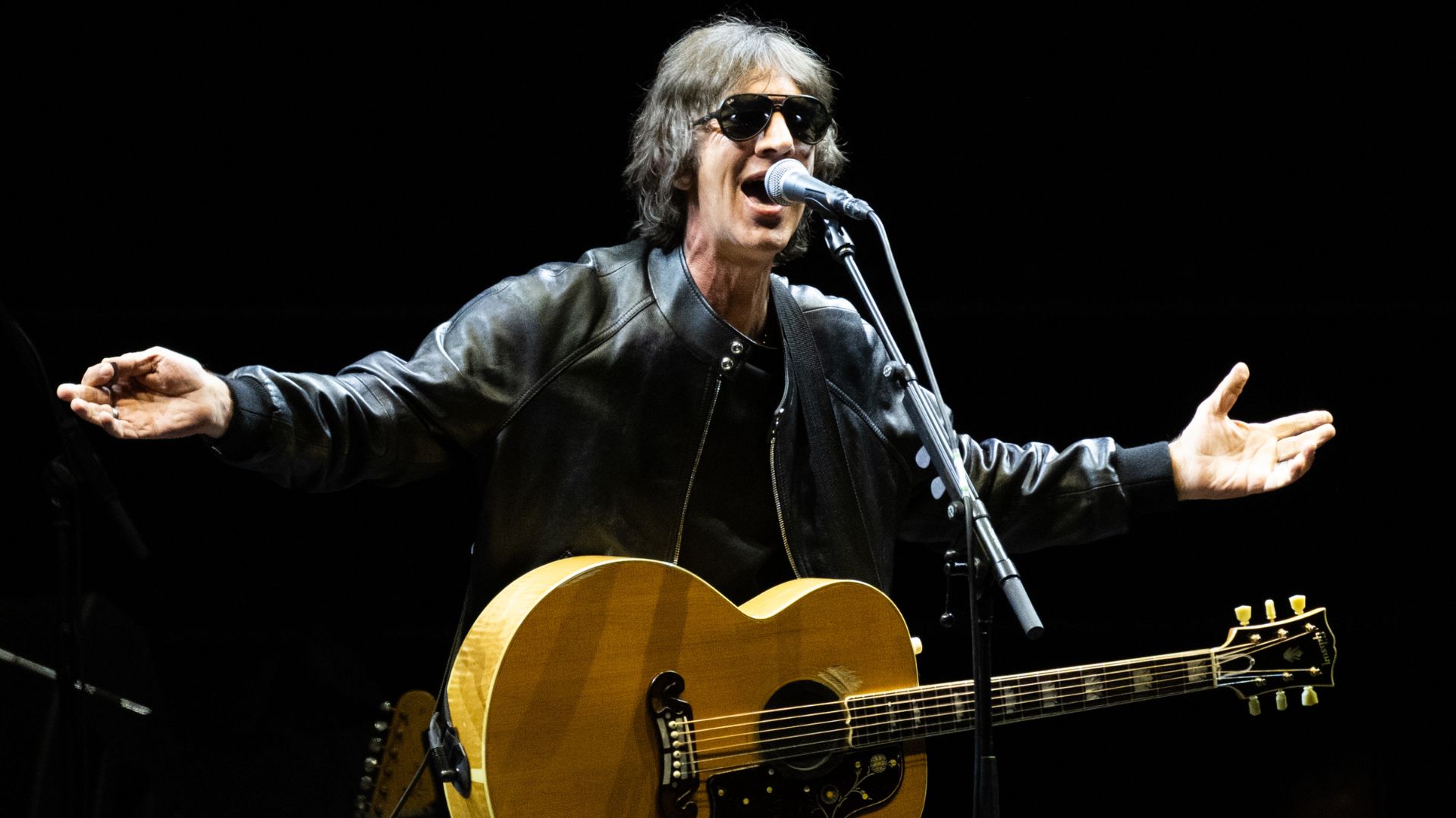  Richard Ashcroft performs in support of Oasis on the opening night of their Live &#039;25 Tour at Principality Stadium on July 04, 2025 in Cardiff, Wales. 