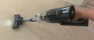 ultenic fs1 cordless vacuum being used on carpet