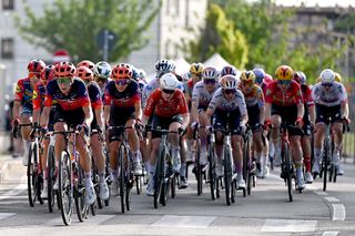 Giro d'Italia Women stage 1 LIVE: A breakaway of three was caught and the sprinters' teams are in control on the Ravenna circuit