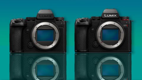 Panasonic Lumix S5 II vs S5 IIX