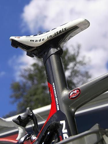 The deep-profile integrated seatpost